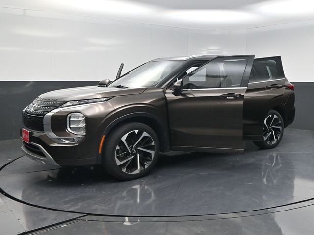 2022 Mitsubishi Outlander SEL Brown at North Houston Mitsubishi