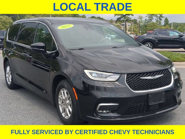 Used 2025 Chrysler Pacifica Van