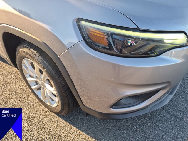 Used 2019 Silver Jeep Latitude image 9