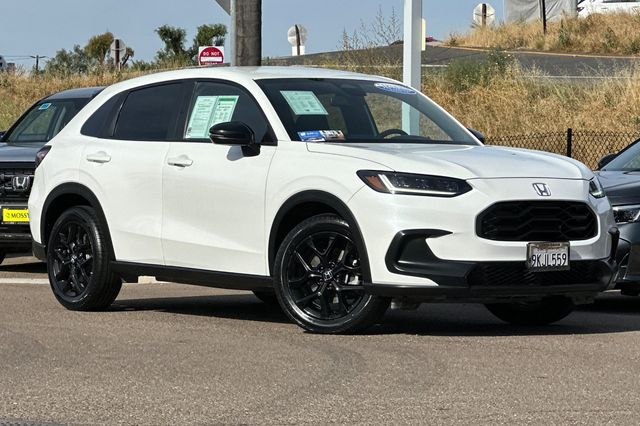 View vehicle photo 3