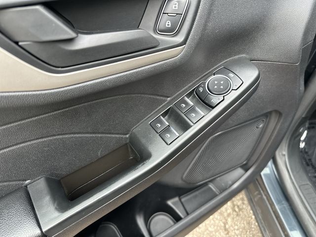 Used 2022 Blue Ford SE image 17