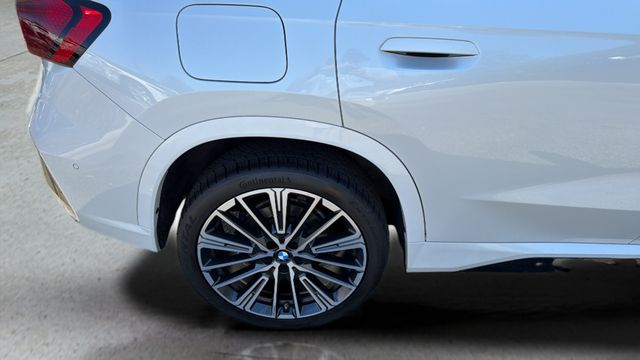 Used 2024 White BMW xDrive28i image 39