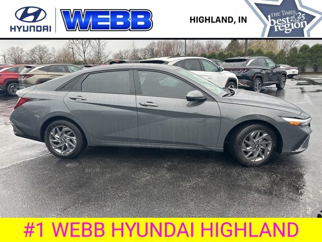 Used 2024 Gray Hyundai SEL image 9