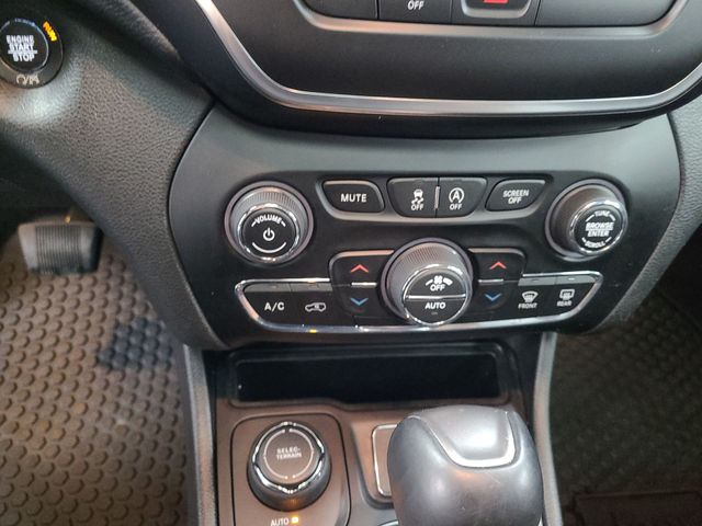 2019 – Jeep – Cherokee