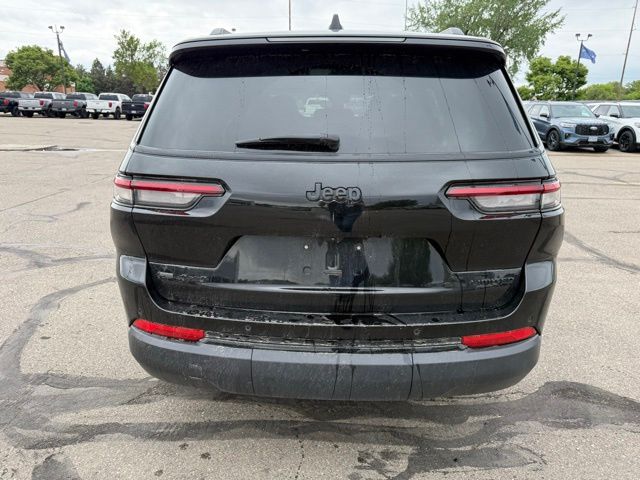2022 Diamond Black Crystal Pearlcoat Jeep Grand Cherokee L Limited 4X4 SUV
