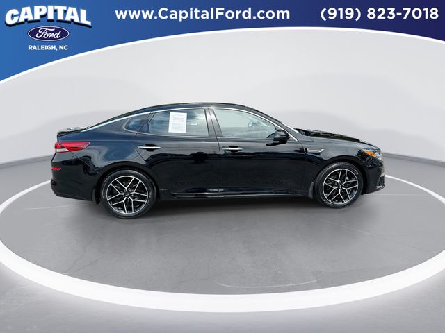 Used 2020 Black Kia SE image 9