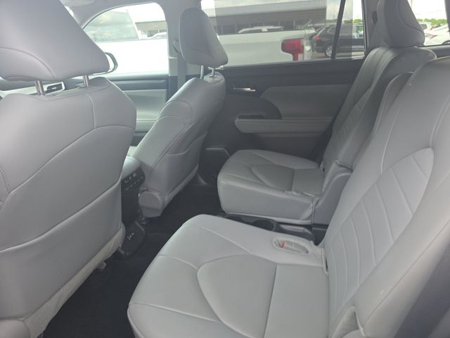 Used 2024 Toyota Highlander Hybrid SUV