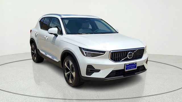 2024 Volvo XC40 B5 Plus Bright Theme