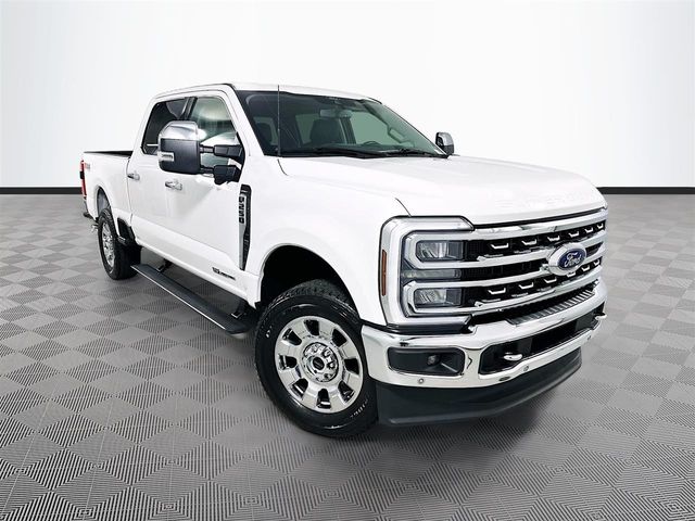 Star White Metallic Tri-Coat 2024 Ford F-250 Super Duty Lariat Crew Cab 4WD Pickup Truck Four-Wheel Drive Automatic