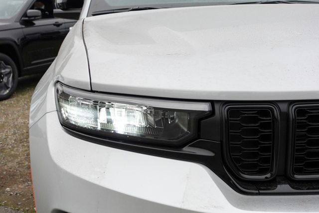 new 2025 Jeep Grand Cherokee car, priced at $40,720