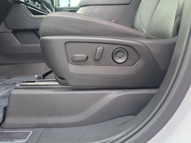 Used 2024 White GMC AT4 image 30