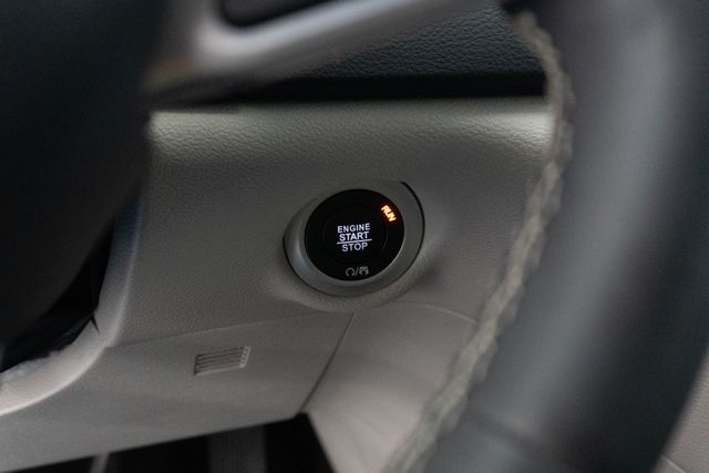 Used 2024 Chrysler Pacifica Van