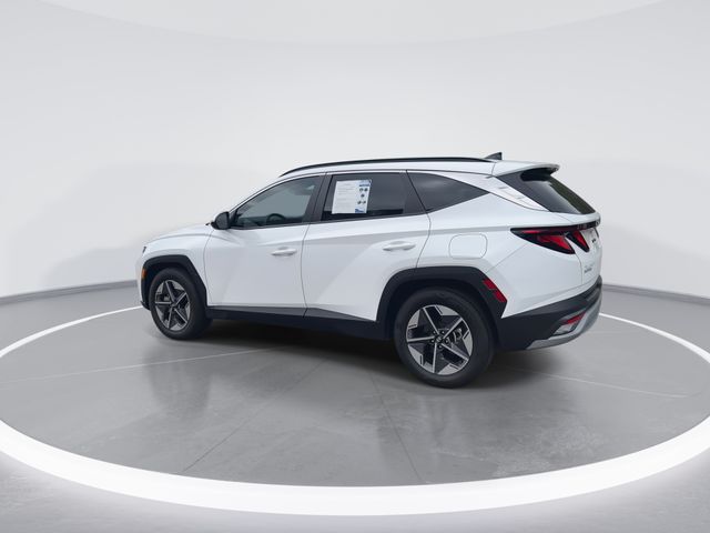 Used 2025 White Hyundai SEL image 6