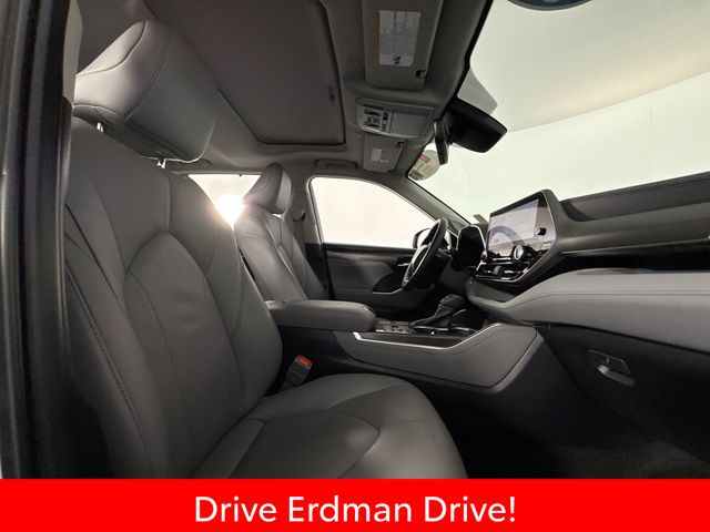 Used 2023 Toyota Highlander SUV