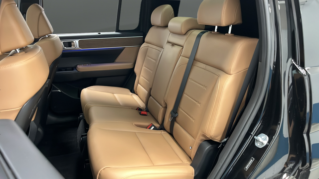 Used 2025 Phantom Black Hyundai Limited image 22
