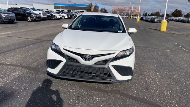 2022 Toyota Camry SE 3