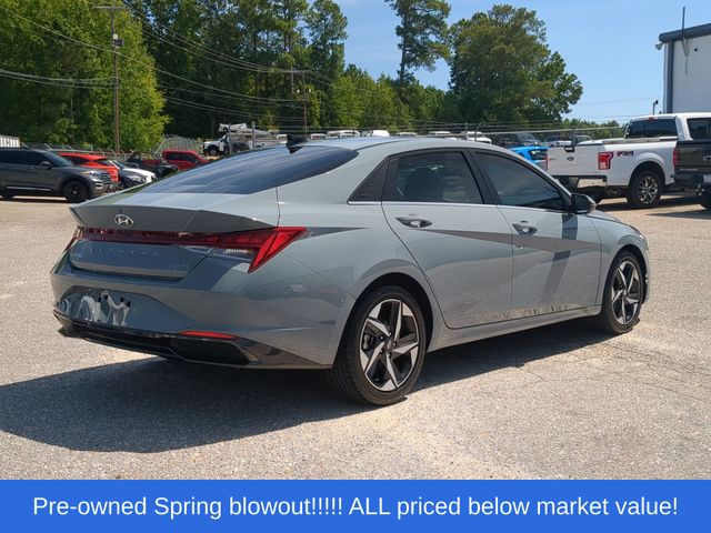 Used 2023 Electric Shadow Hyundai Limited image 13