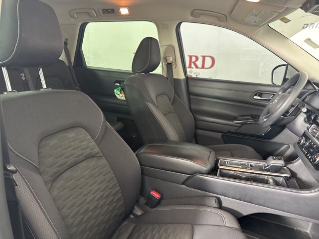 2022 Glacier White Nissan Pathfinder S FWD SUV