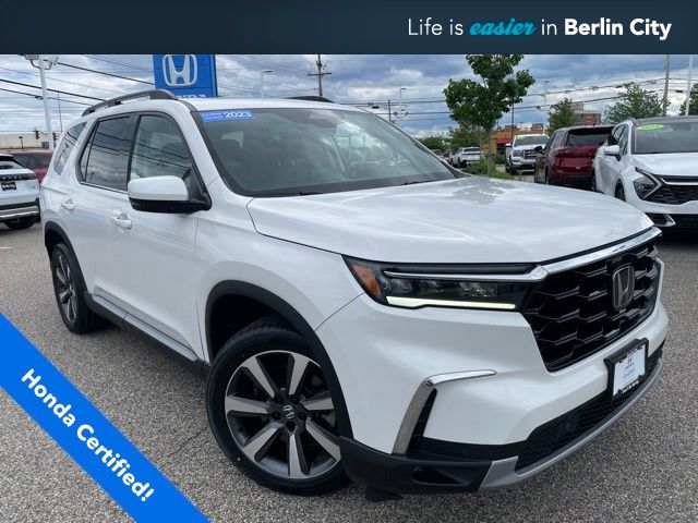 Platinum White Pearl 2023 Honda Pilot SUV / Crossover All-Wheel Drive Automatic