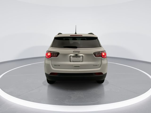 Used 2022 White Jeep Latitude Lux image 3