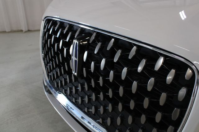 Certified Used 2024 White Lincoln Grand Touring image 32