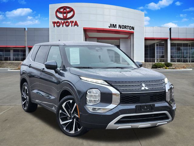 2024 Mitsubishi Outlander SE's photo