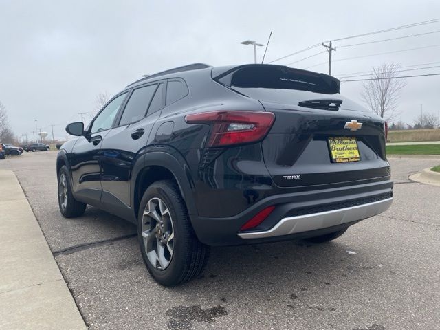 2025 Chevrolet Trax LT - Black Metallic exterior view 7