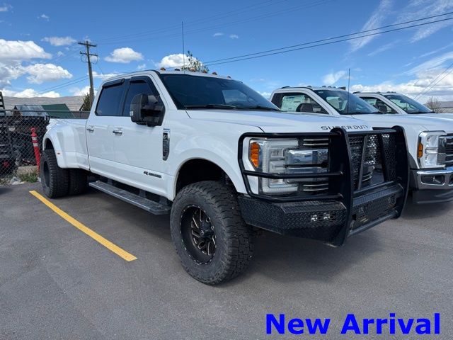 Oxford White 2017 Ford F-350 Super Duty Lariat Crew Cab LB DRW 4WD Pickup Truck Four-Wheel Drive 6-Speed Automatic