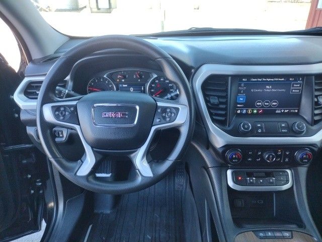 2023 GMC Acadia SLE photo