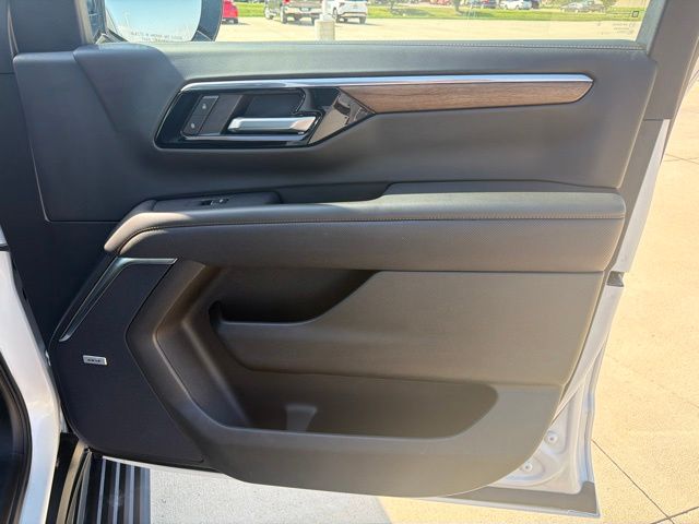 Used 2025 Chevrolet Suburban SUV
