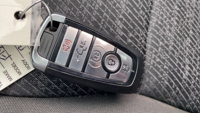 Used 2021 Black Metallic Ford XLT image 2