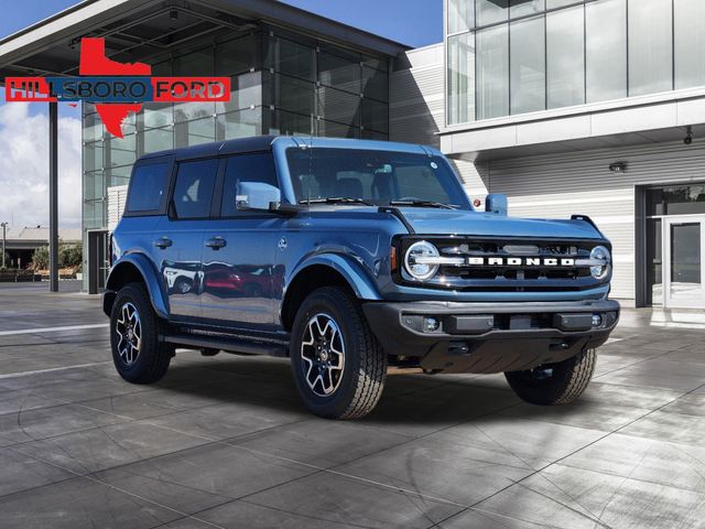 2024 Azure Gray Metallic Tri-Coat Ford Bronco Outer Banks 4X4 SUV