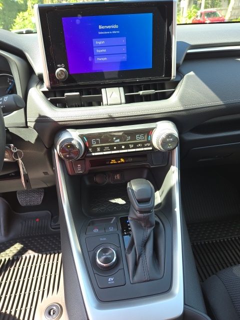2025 Toyota RAV4 Hybrid LE photo 11