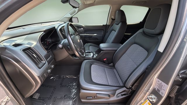 Used 2022 Gray Chevrolet Z71 image 19
