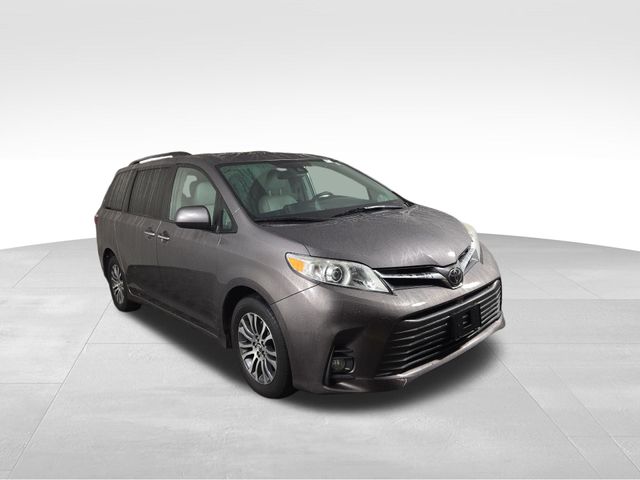 2019 Toyota Sienna XLE photo