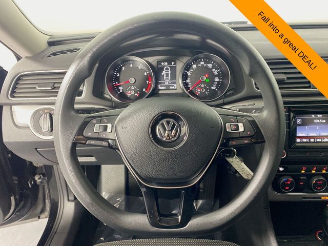 2016 Volkswagen Passat 1.8T S 12