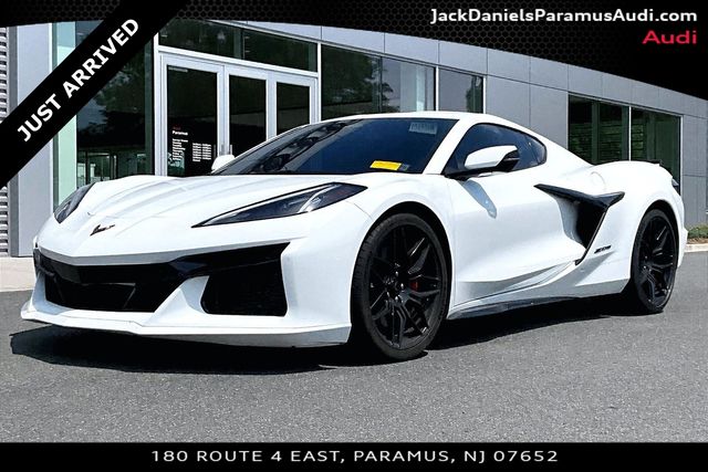 Arctic White 2025 Chevrolet Corvette Z06 2LZ Coupe RWD Coupe Rear-Wheel Drive 8-Speed Dual Clutch