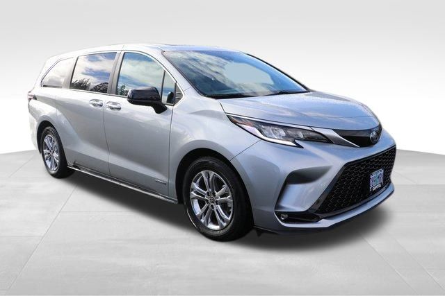 2021 Toyota Sienna XSE 17