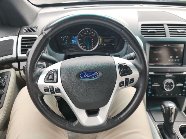 Used 2012 White Platinum Clearcoat Metallic Ford Limited image 14