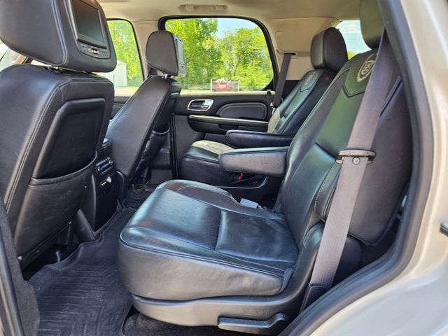 2013 Cadillac Escalade Platinum Edition photo