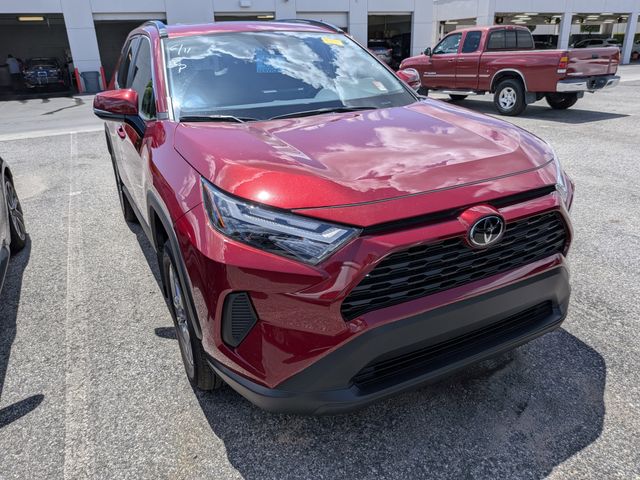 Pearl 2025 Toyota RAV4 XLE FWD SUV / Crossover Front-Wheel Drive 8-Speed Automatic