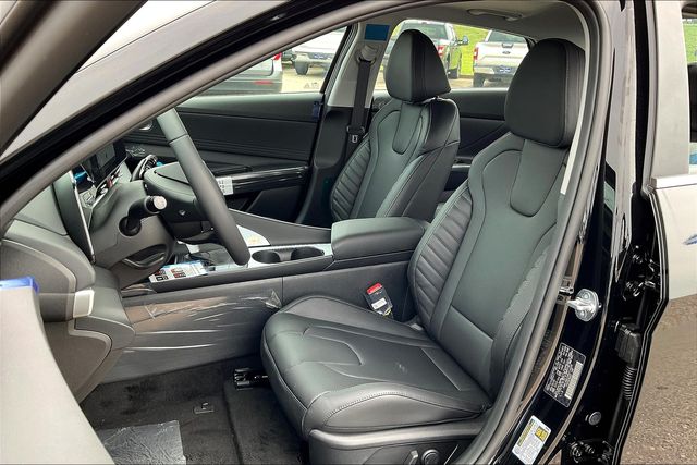 2024 Hyundai Elantra Hybrid Limited photo