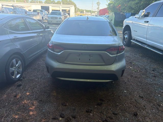 Used 2022 Silver Toyota LE image 8