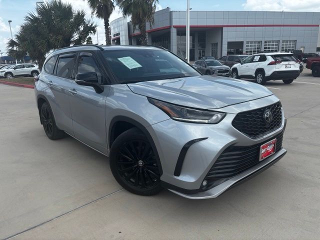 Celestial Silver Metallic 2023 Toyota Highlander SUV / Crossover Front-Wheel Drive 8-Speed Automatic