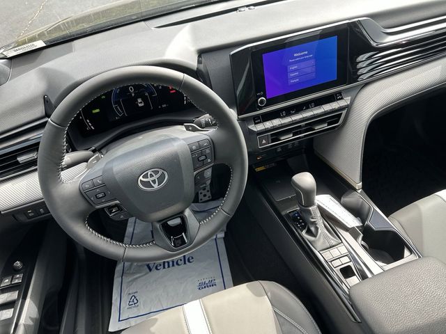 2025 Toyota Camry SE 13