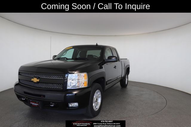 Black 2009 Chevrolet Silverado 1500 Pickup Truck Four-Wheel Drive 4-Speed Automatic Overdrive
