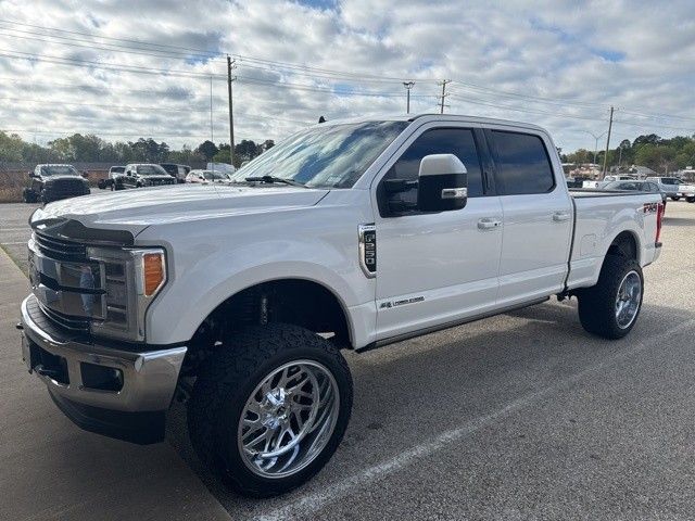 White Platinum 2019 Ford F-250 Super Duty Lariat Crew Cab 4WD Pickup Truck Four-Wheel Drive 6-Speed Automatic