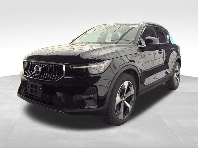 2024 Volvo XC40 B5 Plus Bright Theme AWD