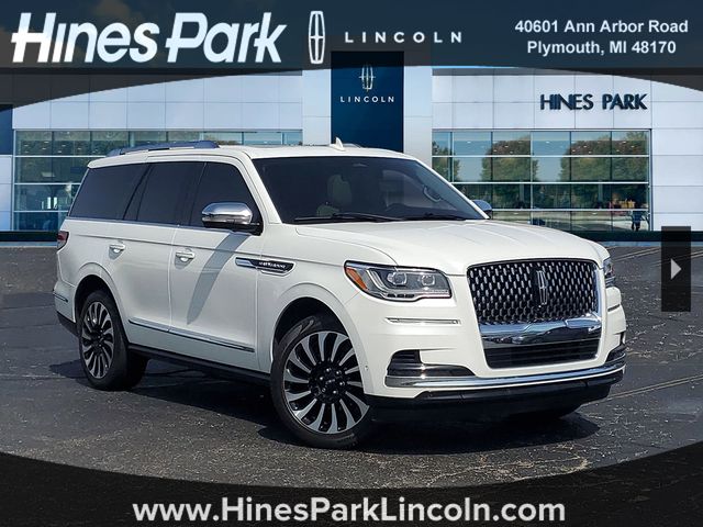 White Metallic 2023 Lincoln Navigator Black Label 4WD SUV / Crossover Four-Wheel Drive Automatic