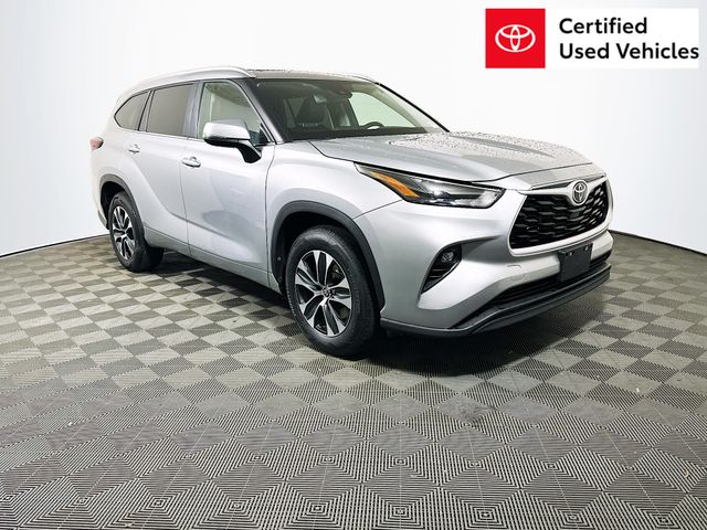 Celestial Silver Metallic 2025 Toyota Highlander SUV / Crossover Front-Wheel Drive 8-Speed Automatic